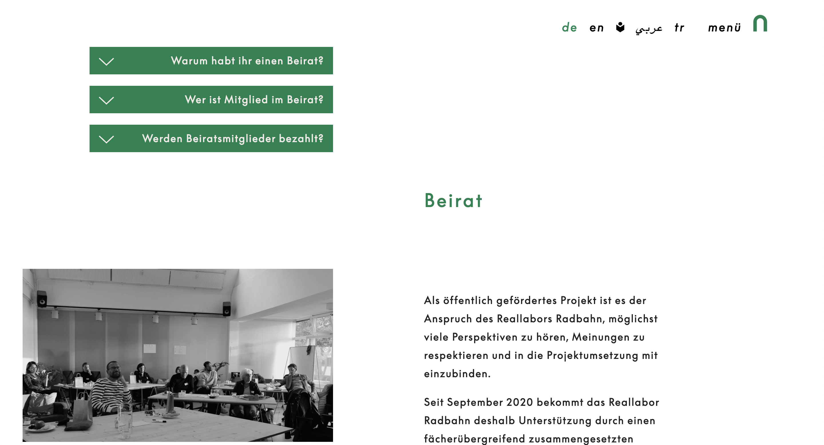 The start of a content page on white background with a black and white foto, a headline in green, some text and three accordions containing questions on the top left.